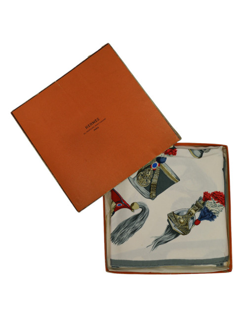 Carré HERMES Coiffures militaires