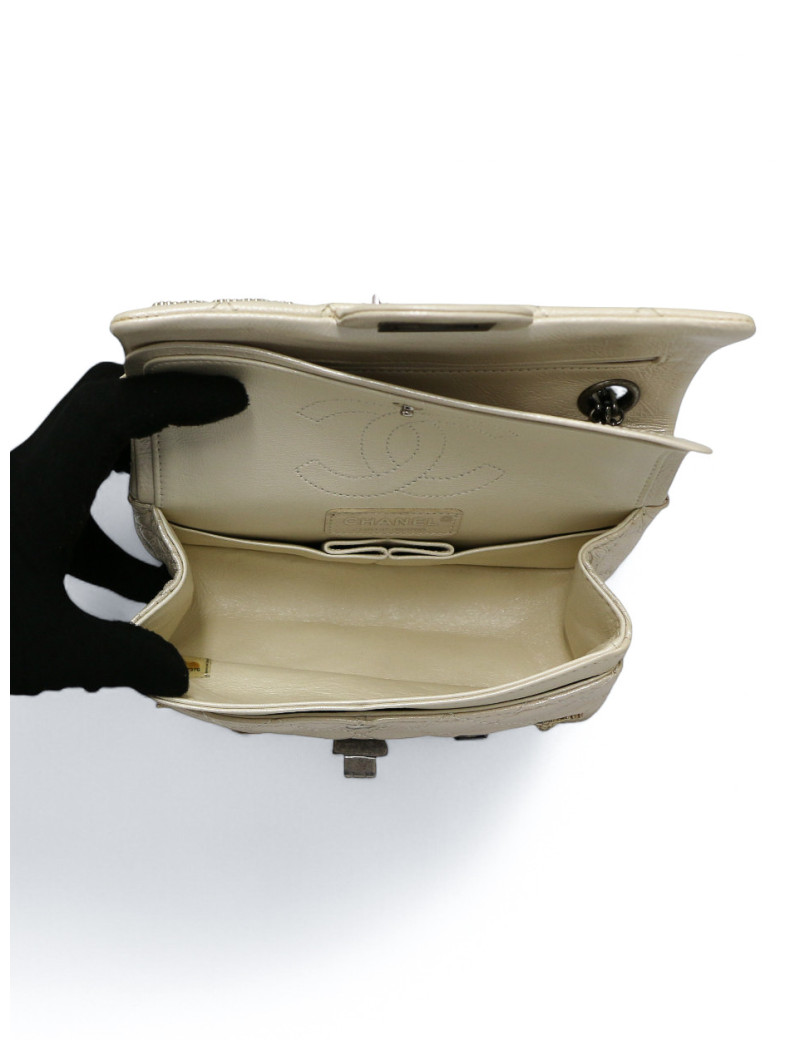 Small 2.55 beige charms