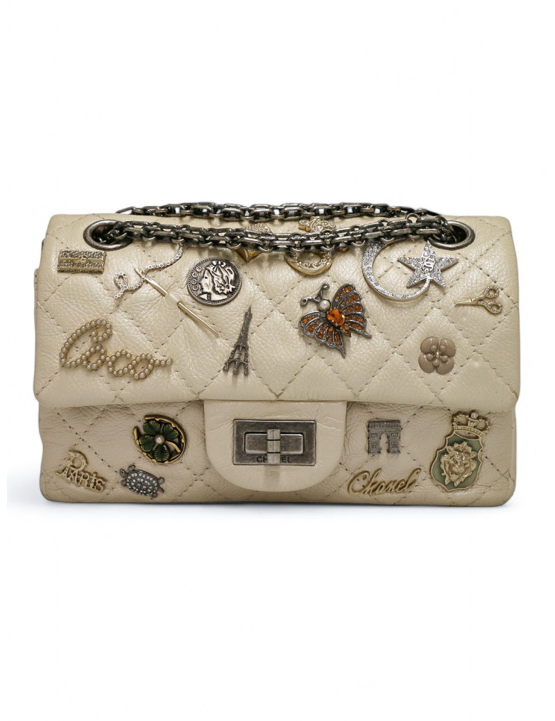 Small 2.55 beige charms