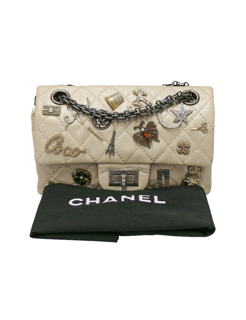 Small 2.55 beige charms