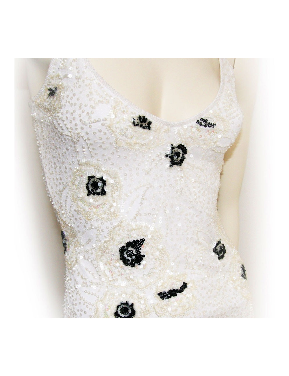 Robe de marque inconnu blanche avec sequins brodés