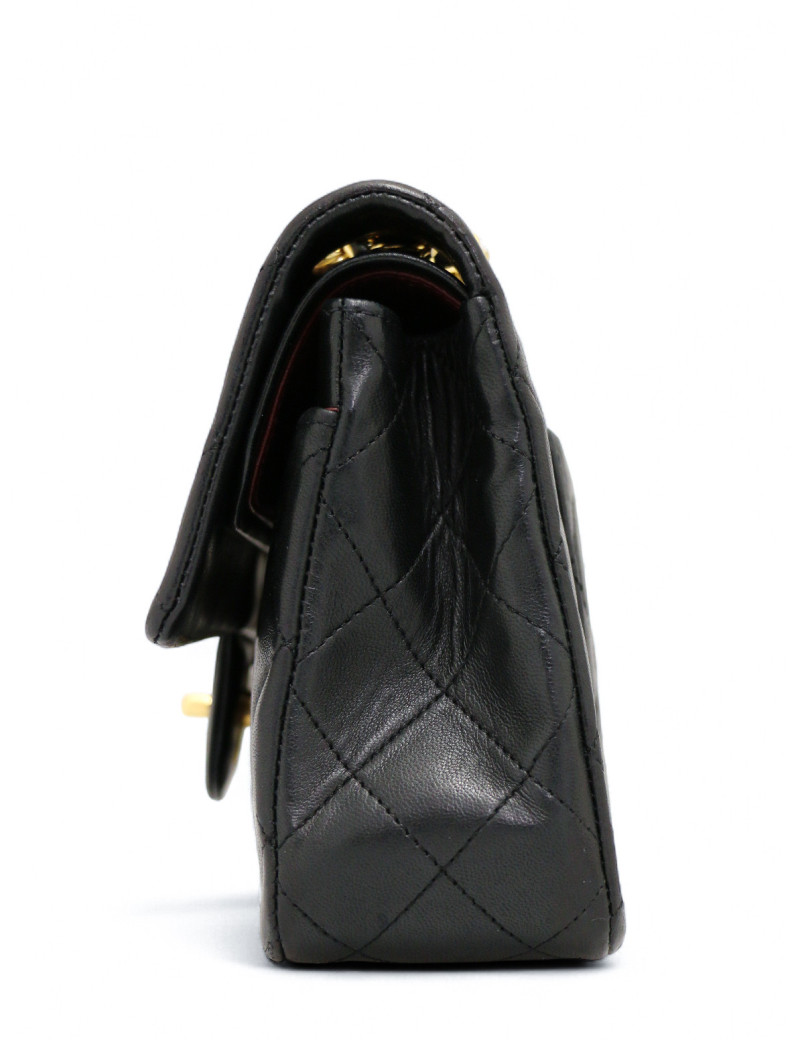 Timeless CHANEL cuir d'agneau noir