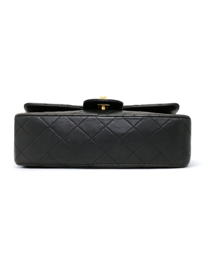 Timeless CHANEL cuir d'agneau noir