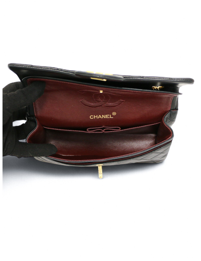 Timeless CHANEL cuir d'agneau noir