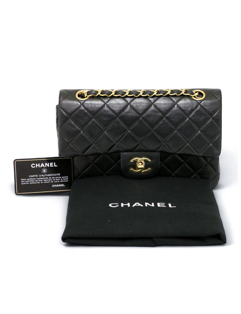 Timeless CHANEL cuir d'agneau noir