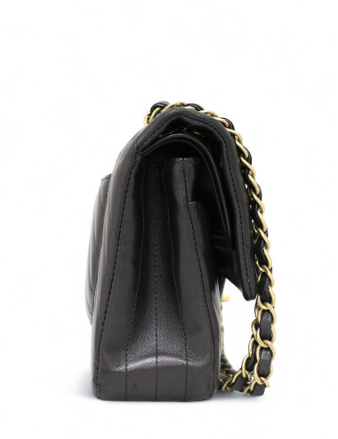 Sac classique double flap Chanel chevrons noir bijouterie dorée 2