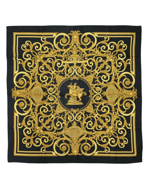 Carré HERMES fond noir doré