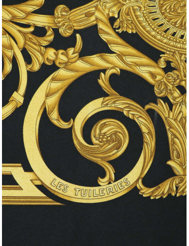 Carré HERMES fond noir doré 2