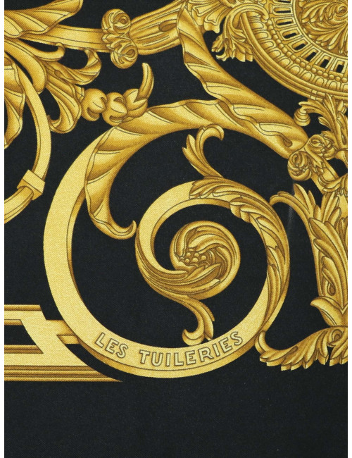 Carré HERMES fond noir doré