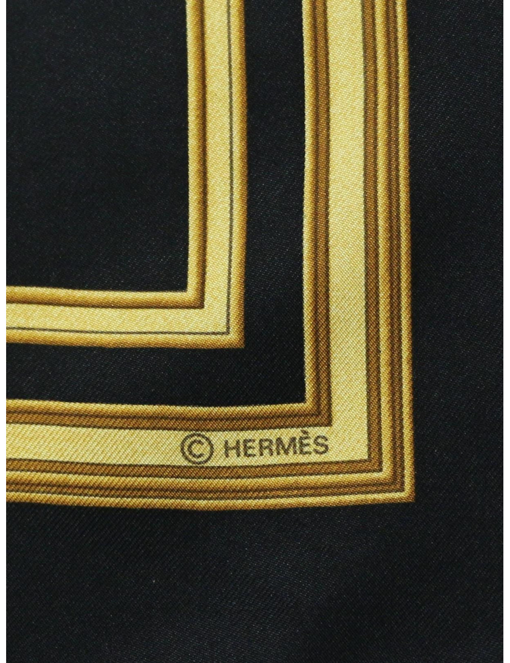 Carré HERMES fond noir doré