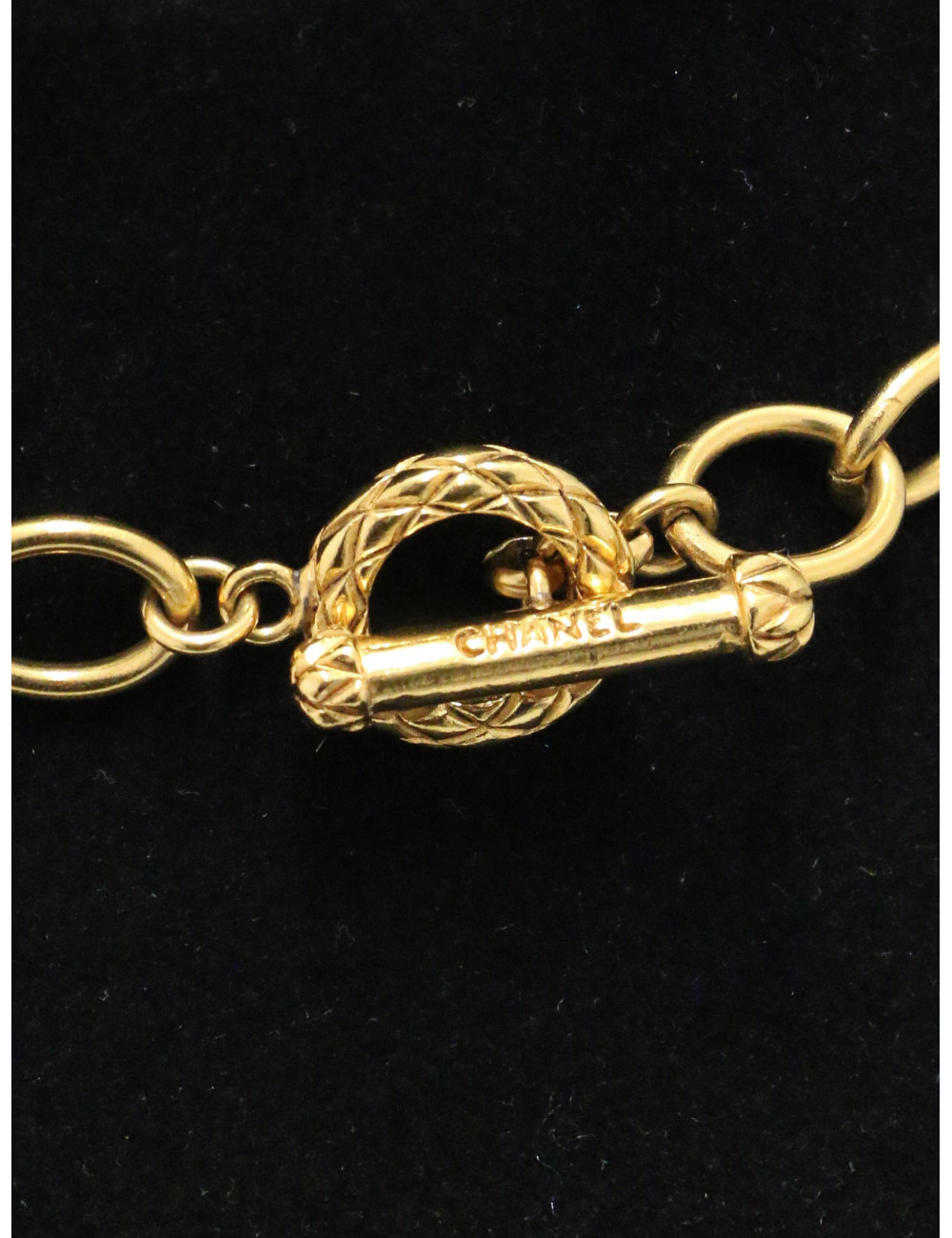 Collier Chanel pâte de verre et perles 1995 : certifié authentique