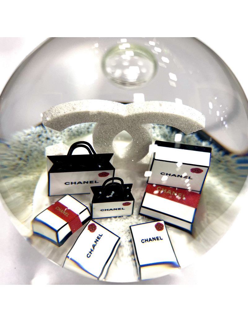 Boule a neige CC sacs blancs CHANEL