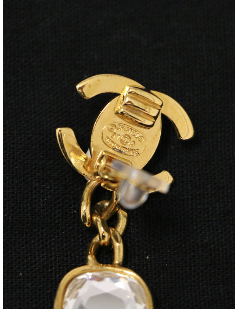 Boucles d'oreille Chanel turnlock pendantes dorées et strass