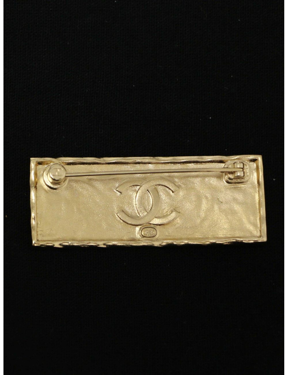 Broche plaque Chanel or et noir