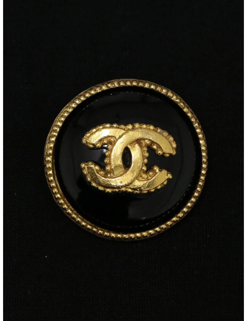 Broche Chanel ronde CC résine noire