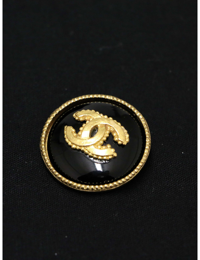 Broche Chanel ronde CC résine noire