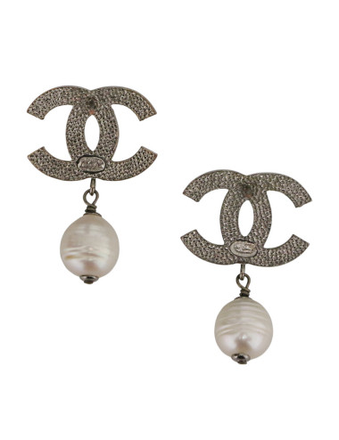 Clous Chanel CC strass et perle pendante 2