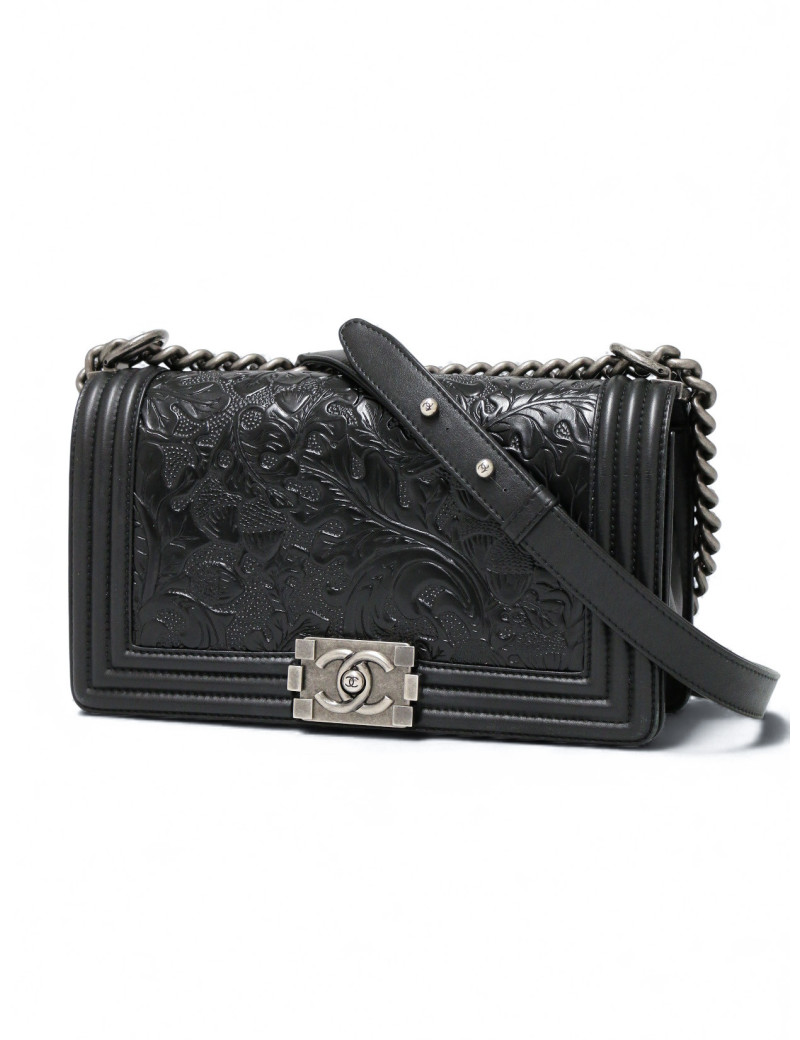 Sac Boy CHANEL cuir embossé noir