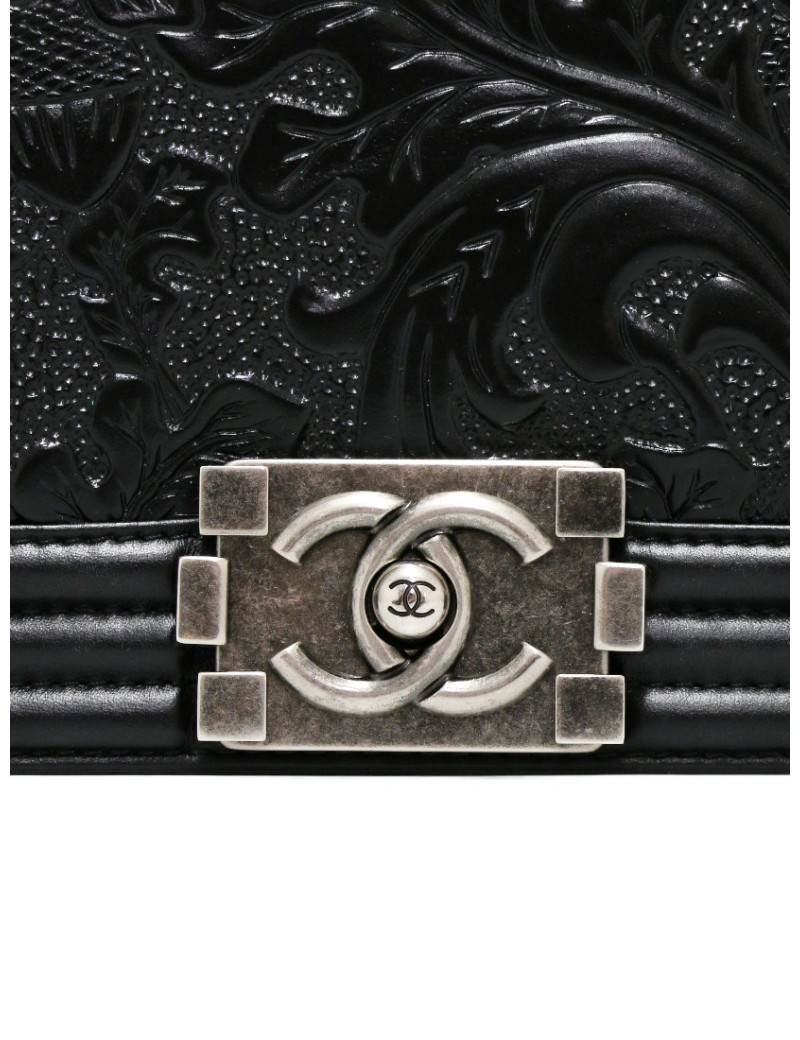 Sac Boy CHANEL cuir embossé noir