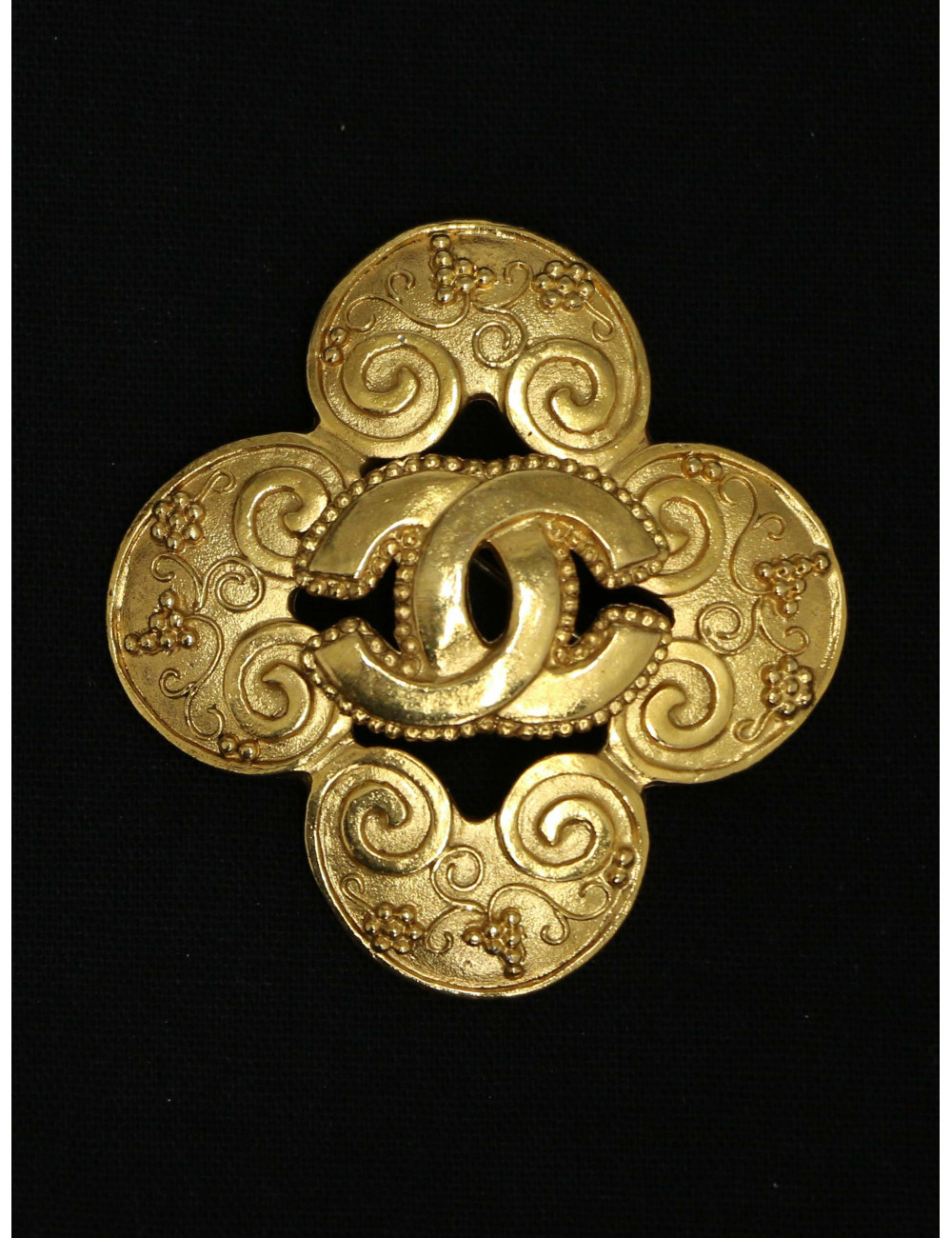 Broche Chanel CC doré Automne 1996