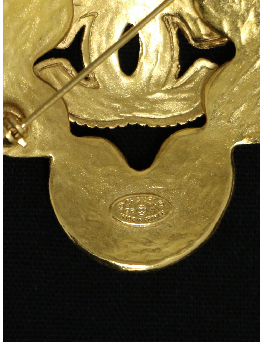 Broche Chanel CC doré Automne 1996