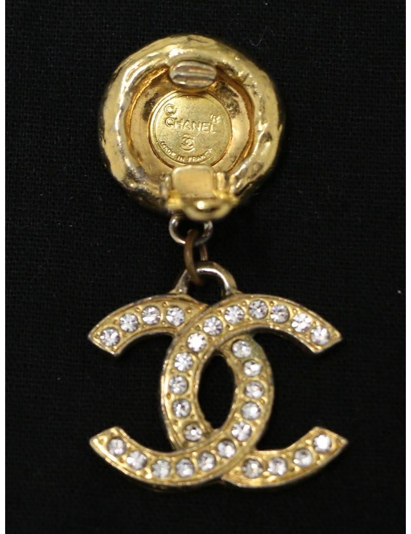 Boucles d'oreille dorée et strass pendantes Chanel