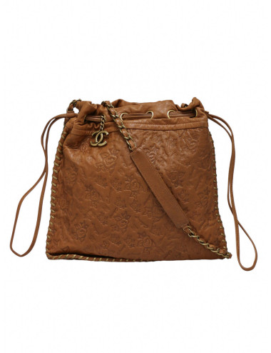 Sac Hobo CHANEL cuir embossé de camélias cognac 2