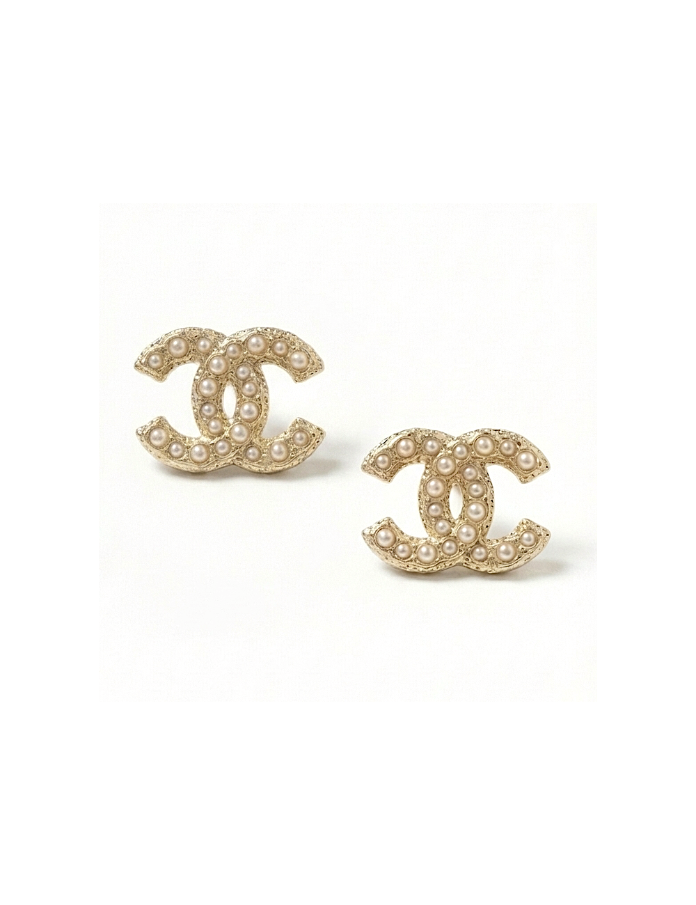 Clous d'oreilles Chanel perles