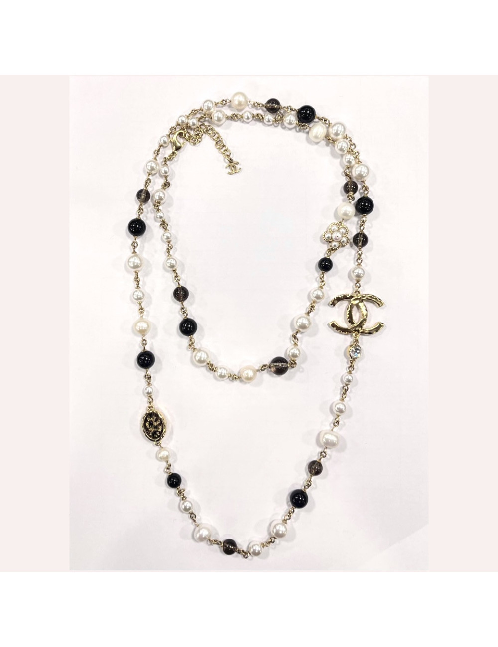 Sautoir perles Chanel nacré et noir