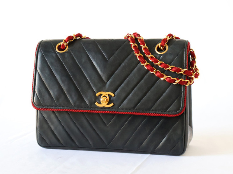 Sac Chanel chevrons noirs galons bordeaux