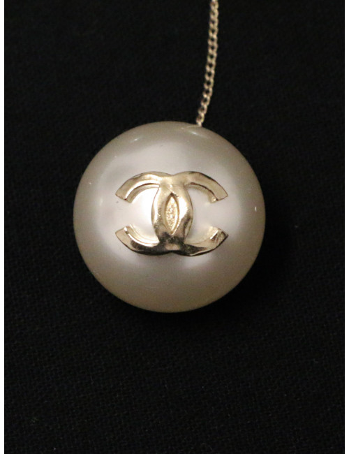 Boucles d'oreille pendantes Chanel perles nacrées