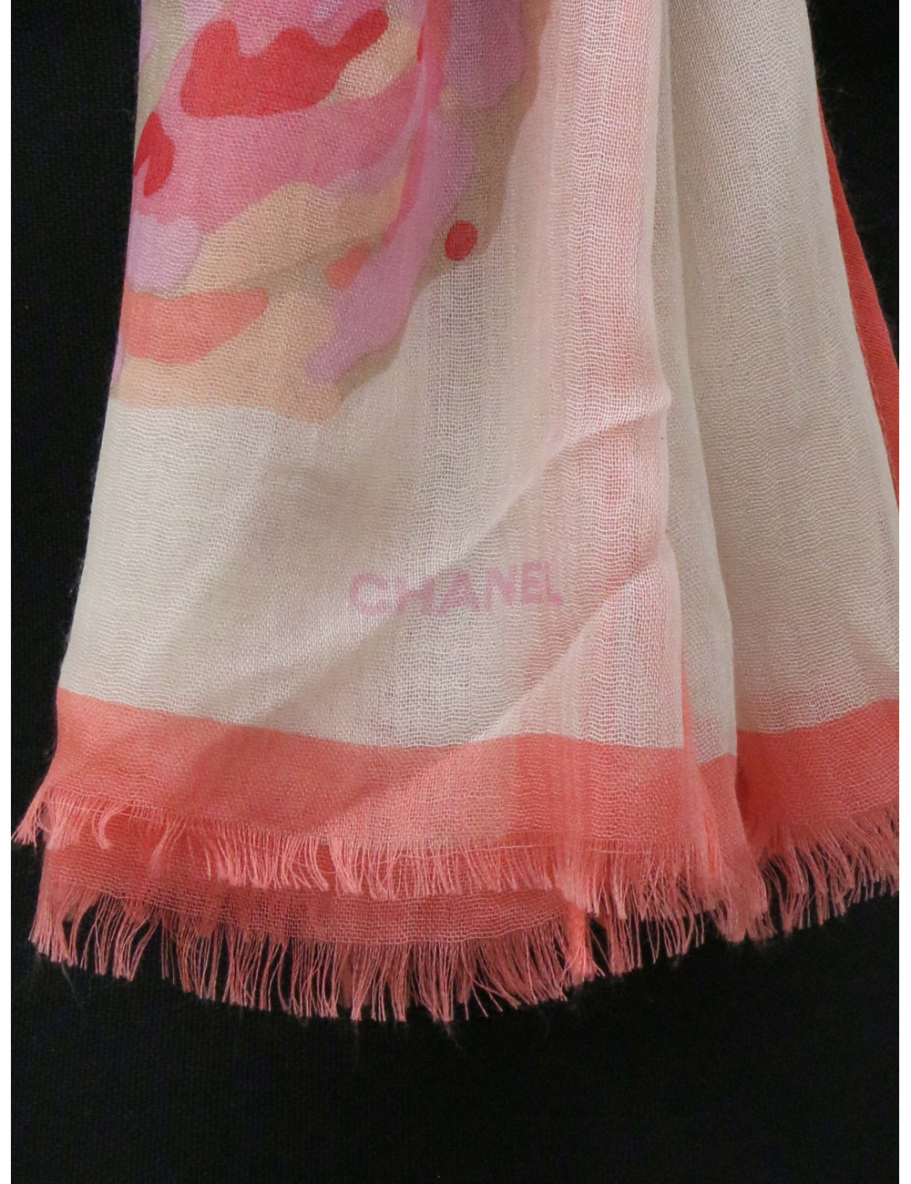 Foulard Chanel camélias rose