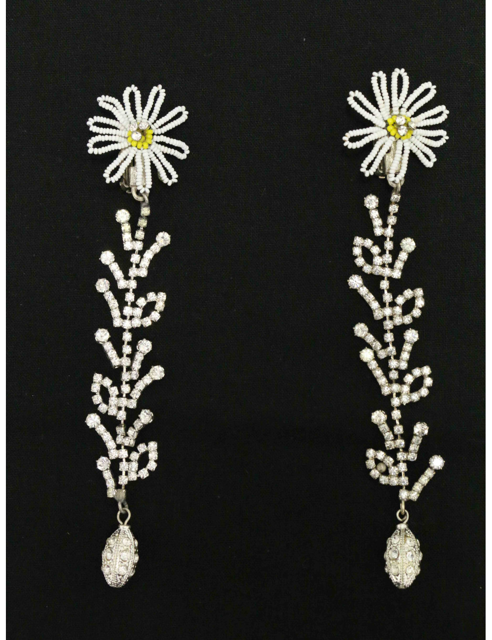 Clips pendants CHRISTIAN LACROIX marguerite perles strass
