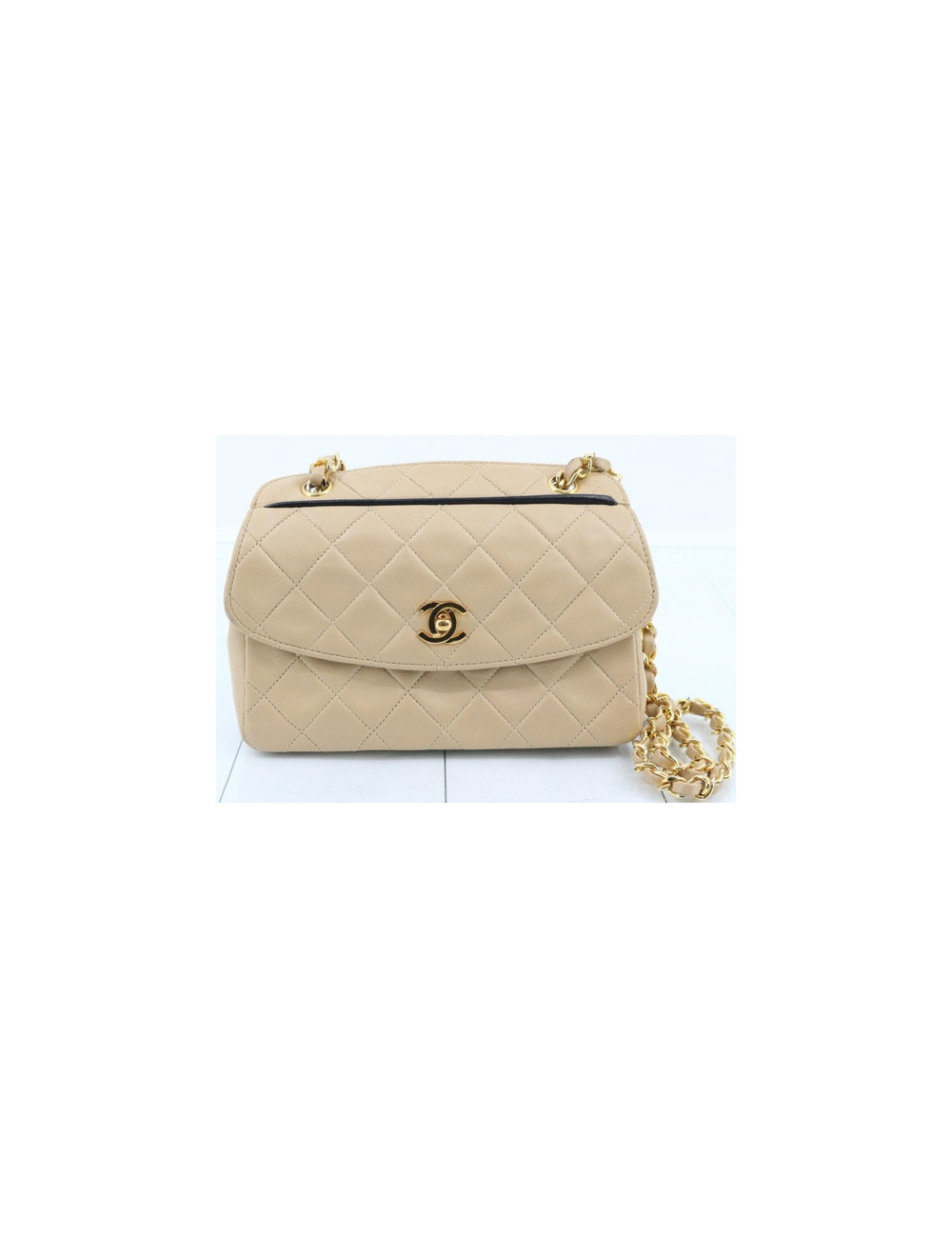 Mini sac à rabat Chanel beige liseré noir