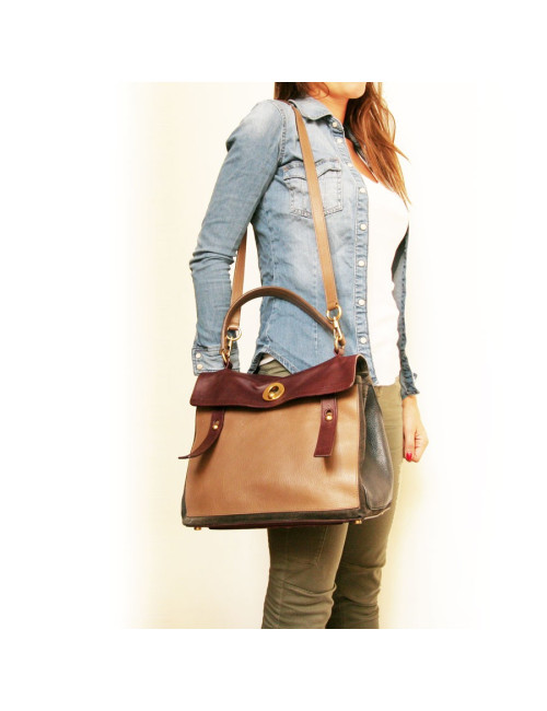 2 YVES SAINT LAURENT Muse bag