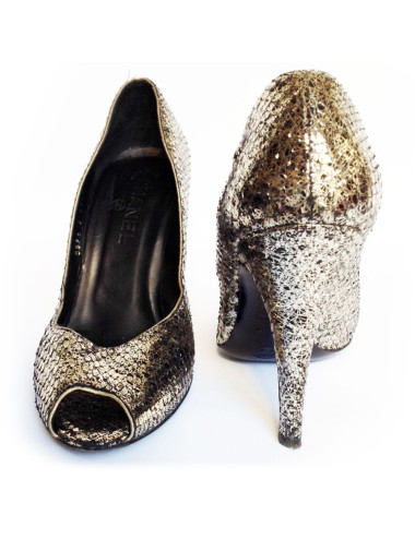 Escarpins CHANEL T39 en python argenté vieilli