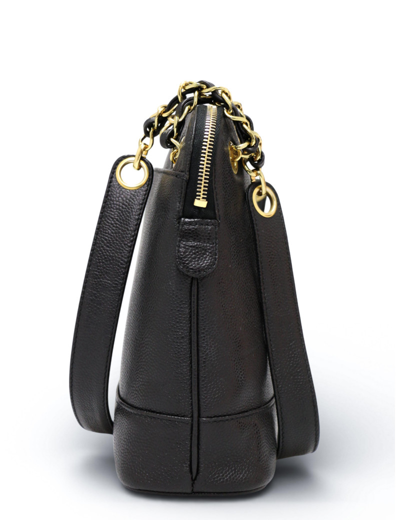 Sac porté épaule en caviar Chanel noir