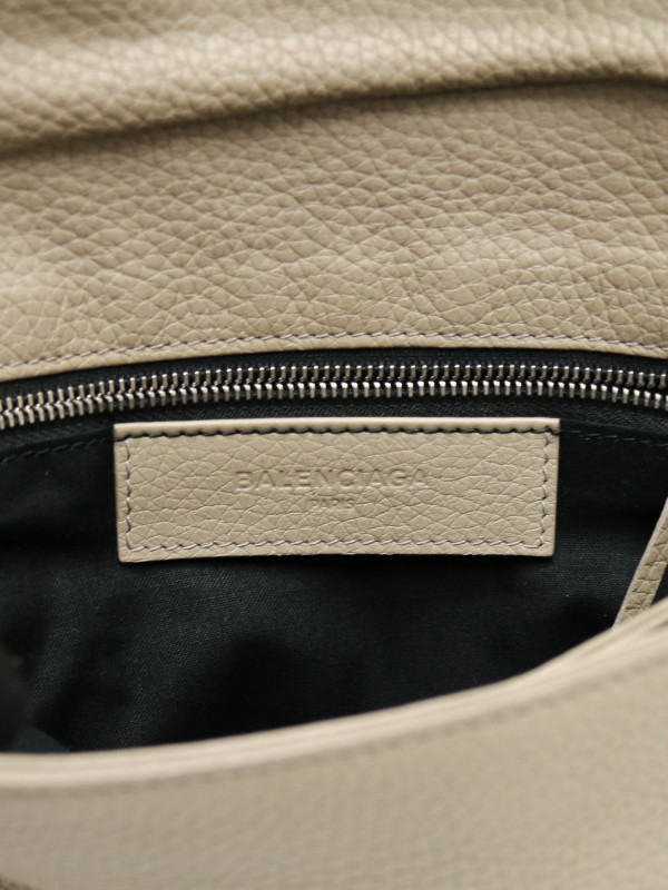 Sac Baleenciaga cuir grainé taupe