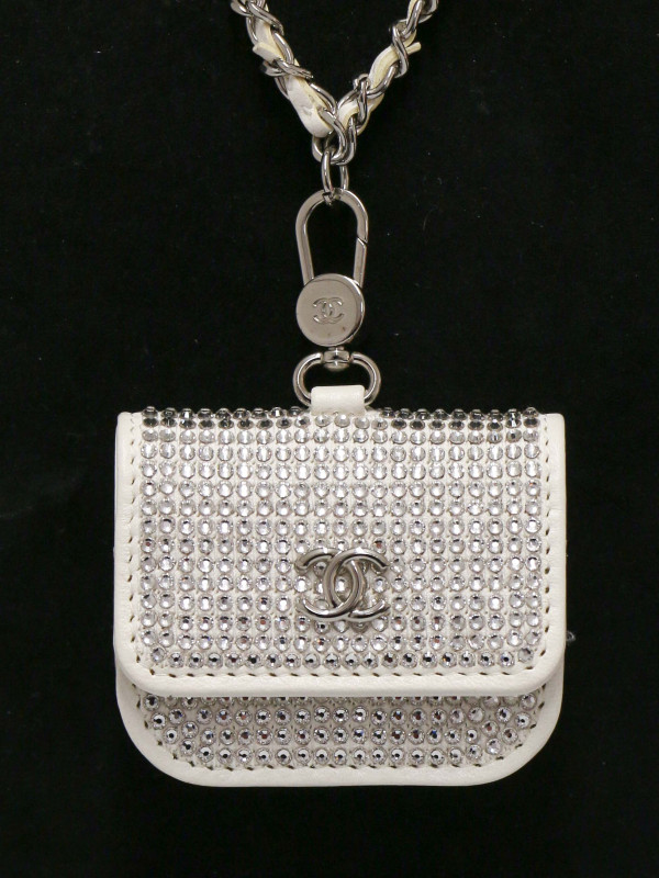 AirPods case Chanel strass