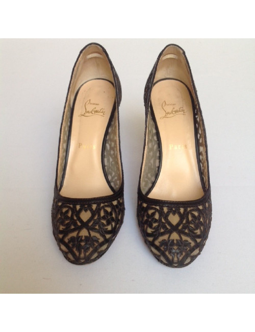 Escarpins en cuir noir façon dentelle CHRISTIAN LOUBOUTIN T38