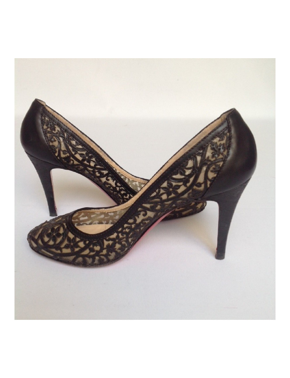 Escarpins en cuir noir façon dentelle CHRISTIAN LOUBOUTIN T38