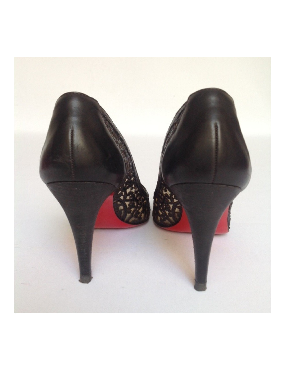 Escarpins en cuir noir façon dentelle CHRISTIAN LOUBOUTIN T38