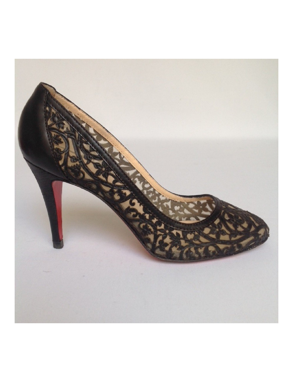 Escarpins en cuir noir façon dentelle CHRISTIAN LOUBOUTIN T38