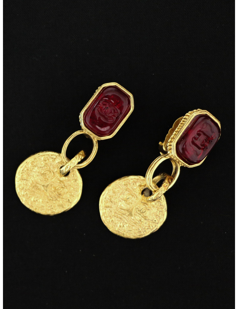 Clips pendants pâte de verre rouge Chanel