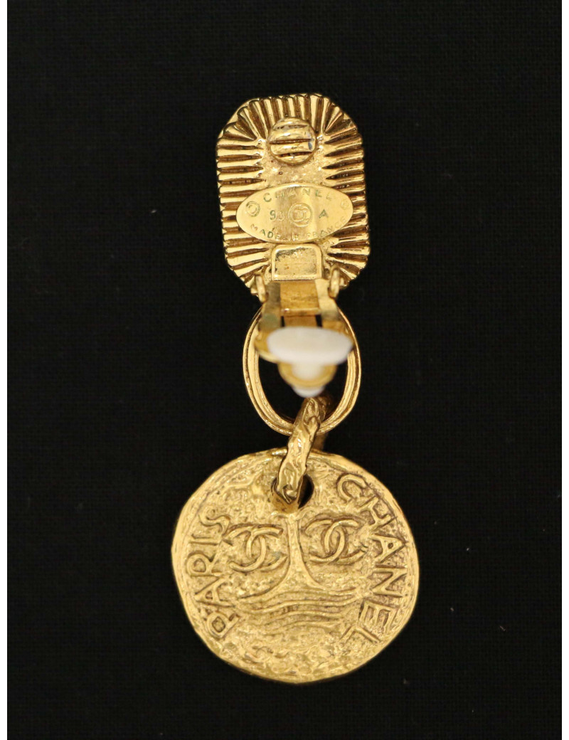 Clips pendants pâte de verre rouge Chanel