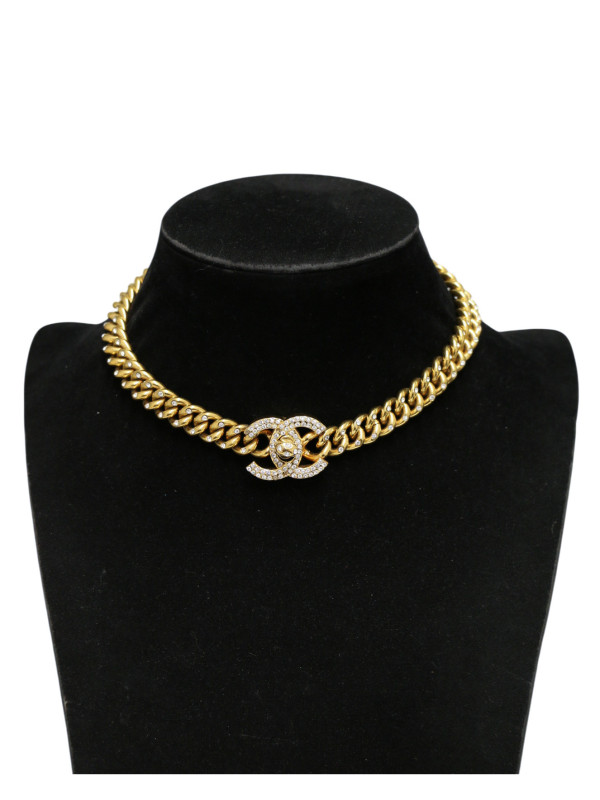 Collier court Chanel turnlock strass