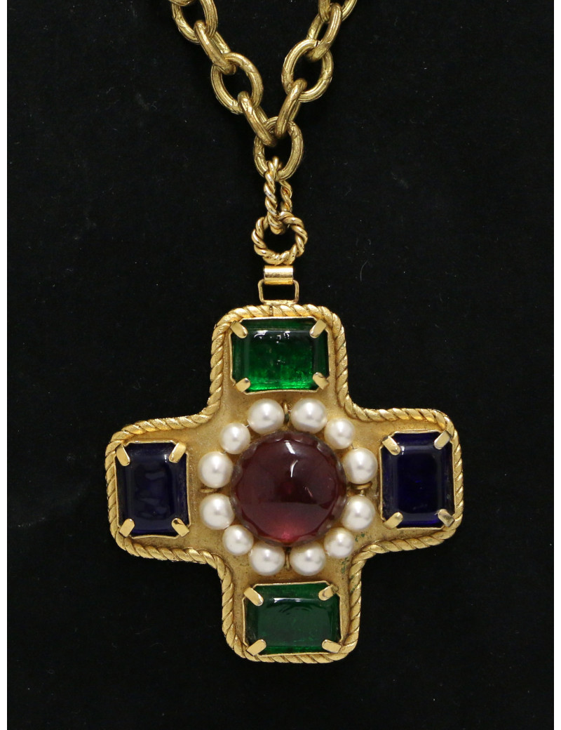 Collier Croix en pâte de verre Chanel