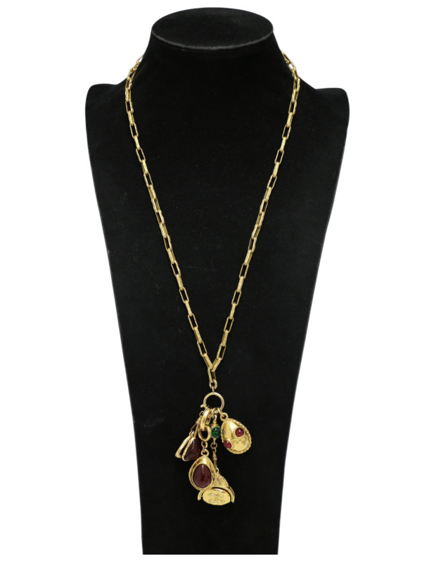 Collier doré avec charms et pâte de verre Chanel