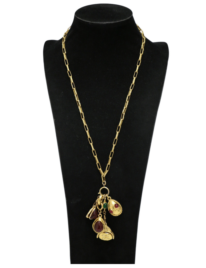 Collier doré avec charms et pâte de verre Chanel