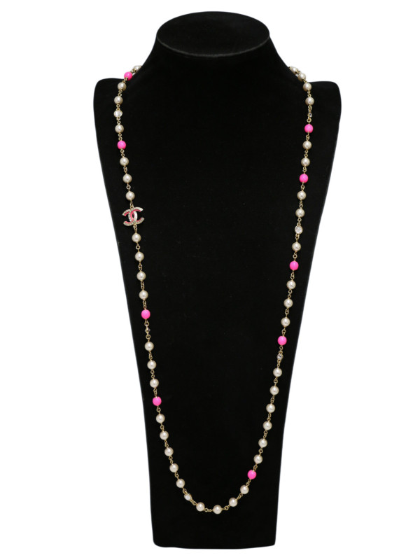 Sautoir Chanel rose et nacre